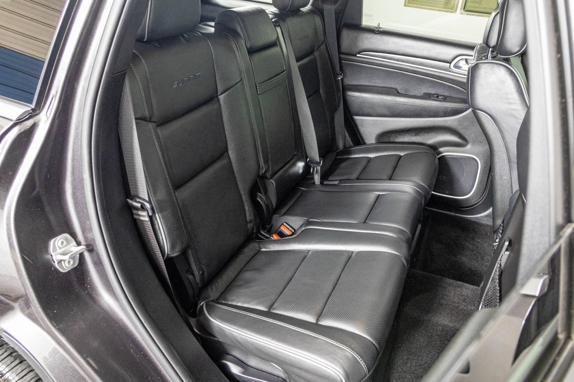 Used 2019 Jeep Grand Cherokee Summit w/ Platinum Series Group AWD/4WD image 46