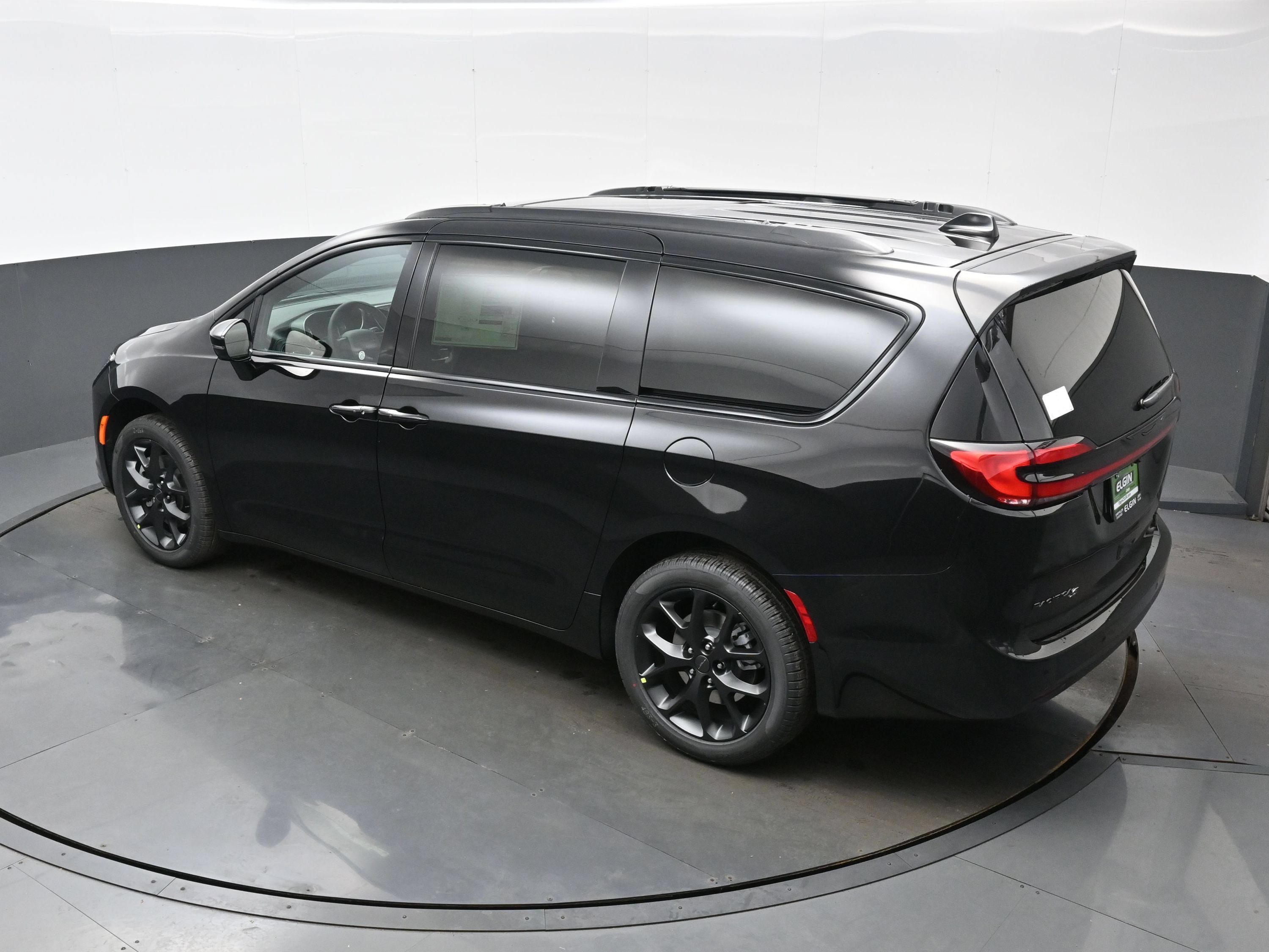 New 2027 Chrysler Pacifica Limited AWD/4WD image 23