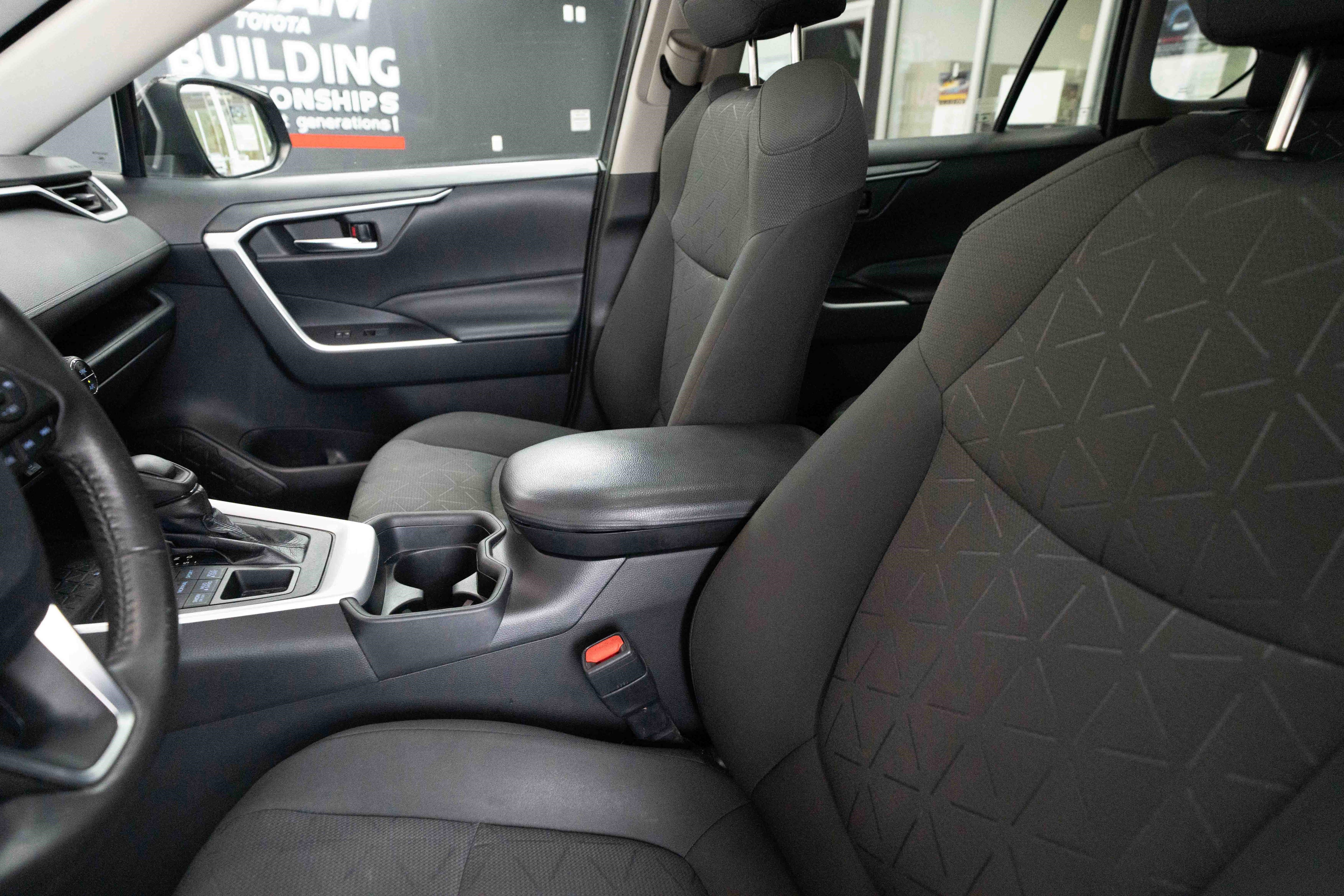 Used 2020 Toyota RAV4 XLE w/ Convenience Package AWD/4WD image 10