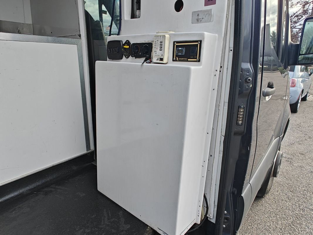 Used 2019 Mercedes-Benz Sprinter 170 image 40