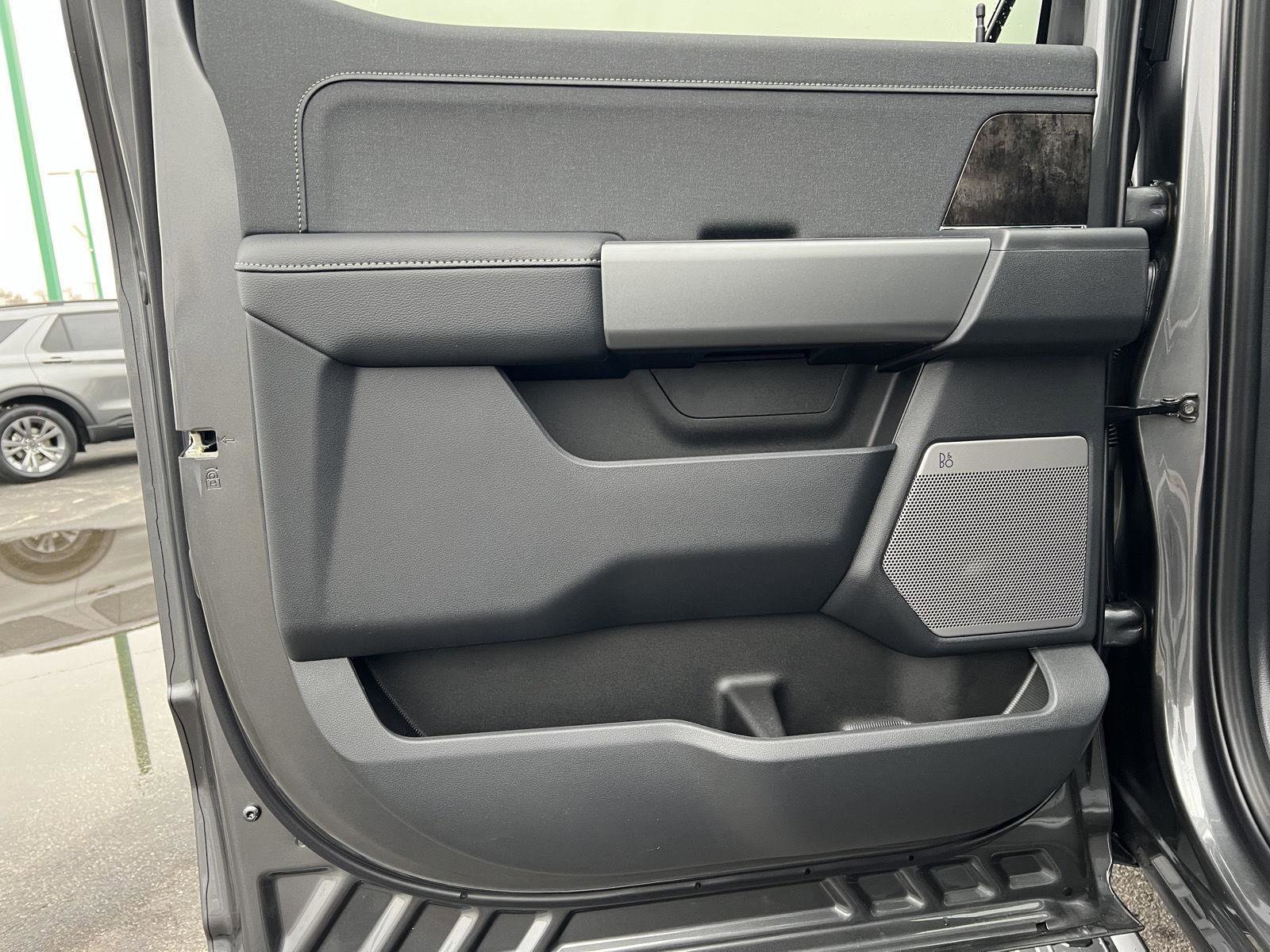 New 2026 Ford F350 Lariat w/ Black Appearance Package image 20