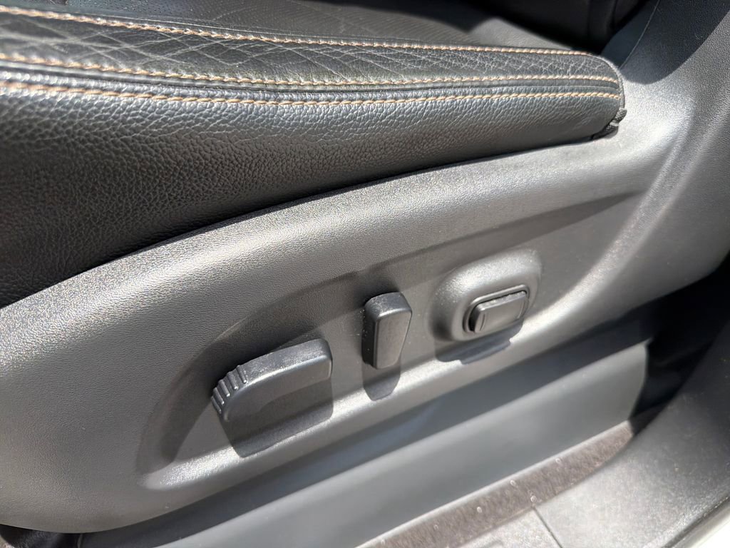 Used 2018 Nissan Titan SL AWD/4WD image 15