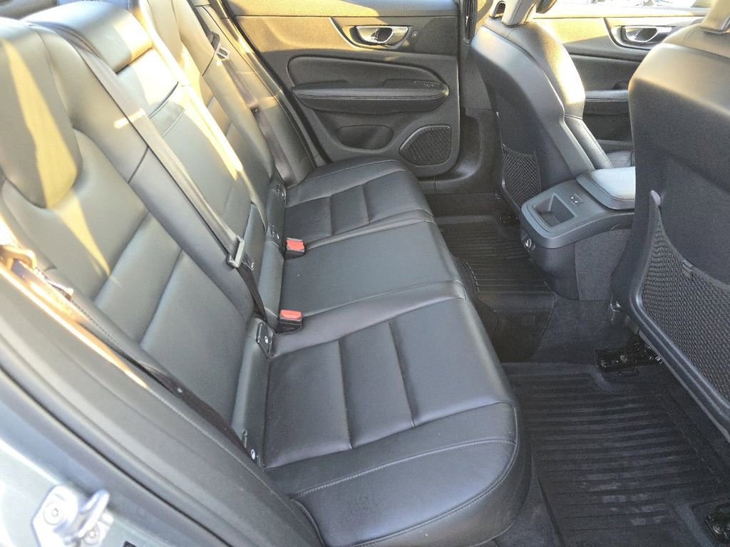 Used 2019 Volvo S60 T6 Momentum image 18