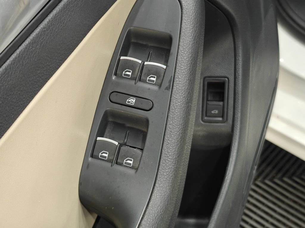 Used 2013 Volkswagen Jetta TDI image 32