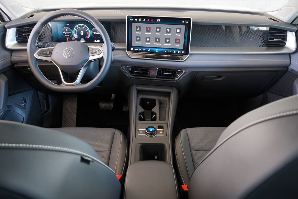 New 2026 Volkswagen Tiguan SE FWD image 16