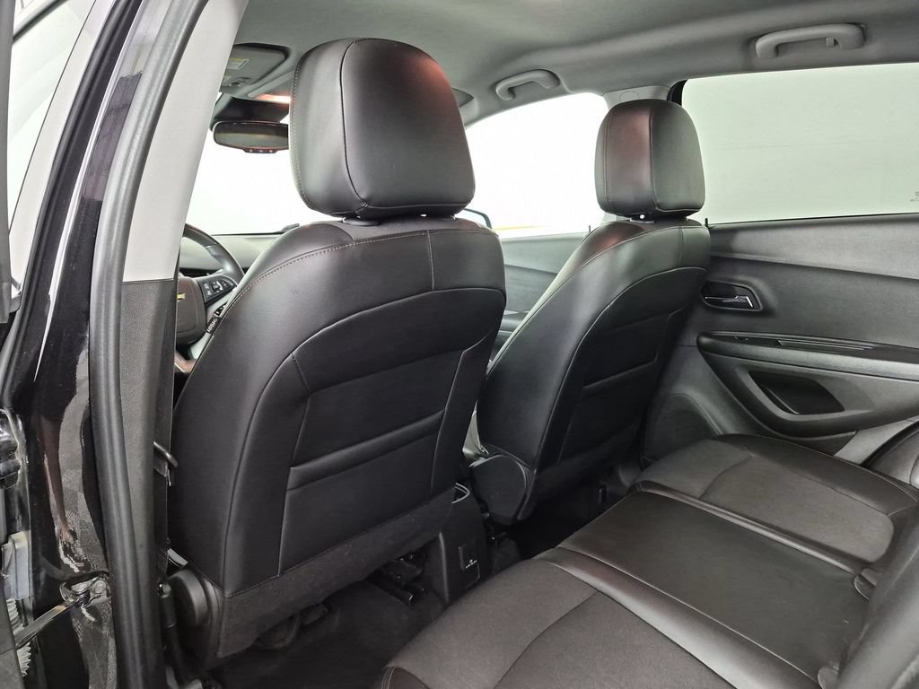 Certified 2022 Chevrolet Trax LT w/ Midnight Edition AWD/4WD image 32