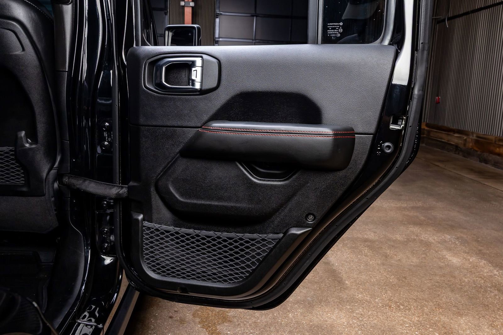 Used 2025 Jeep Wrangler Unlimited Rubicon AWD/4WD image 38