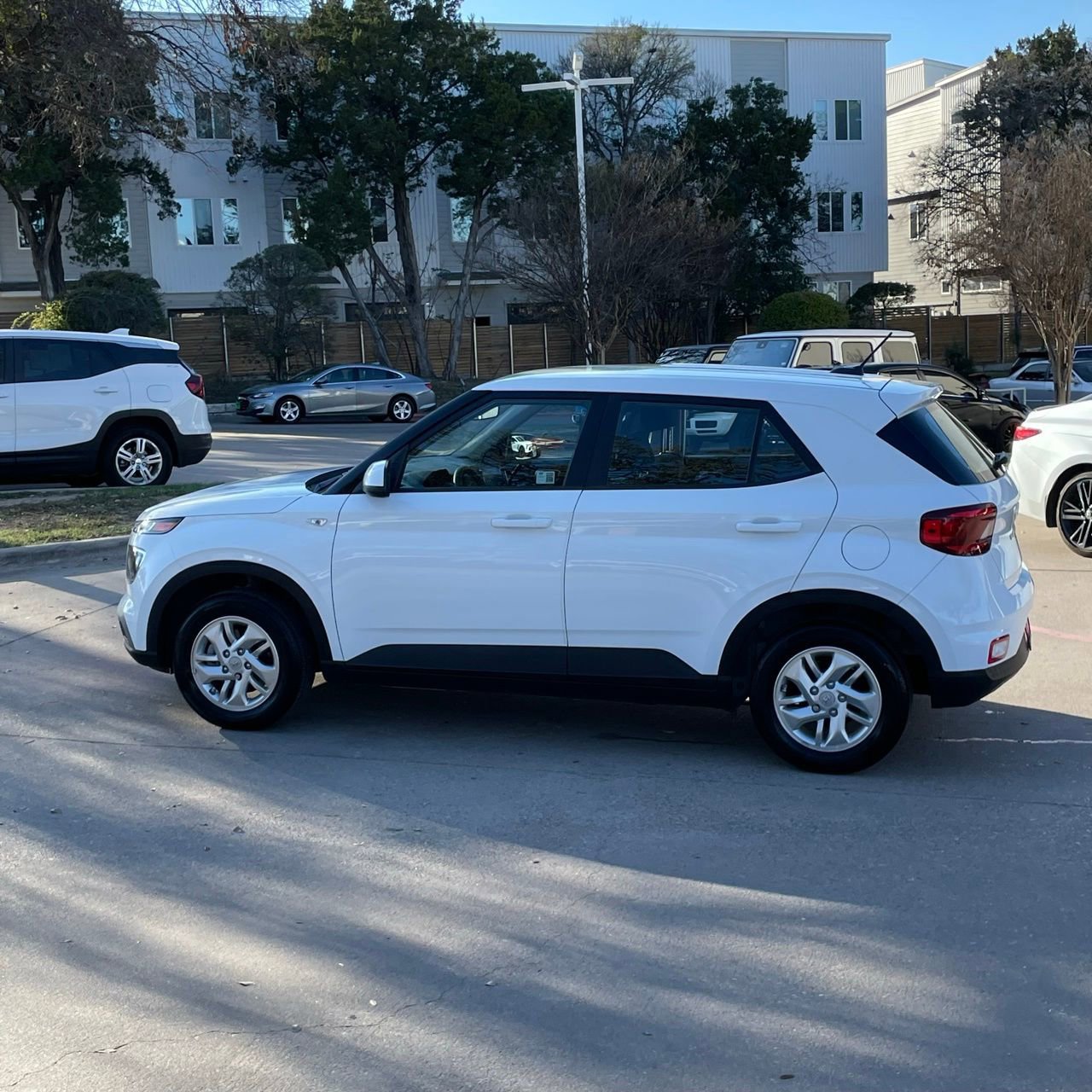 Used 2025 Hyundai Venue SE image 3