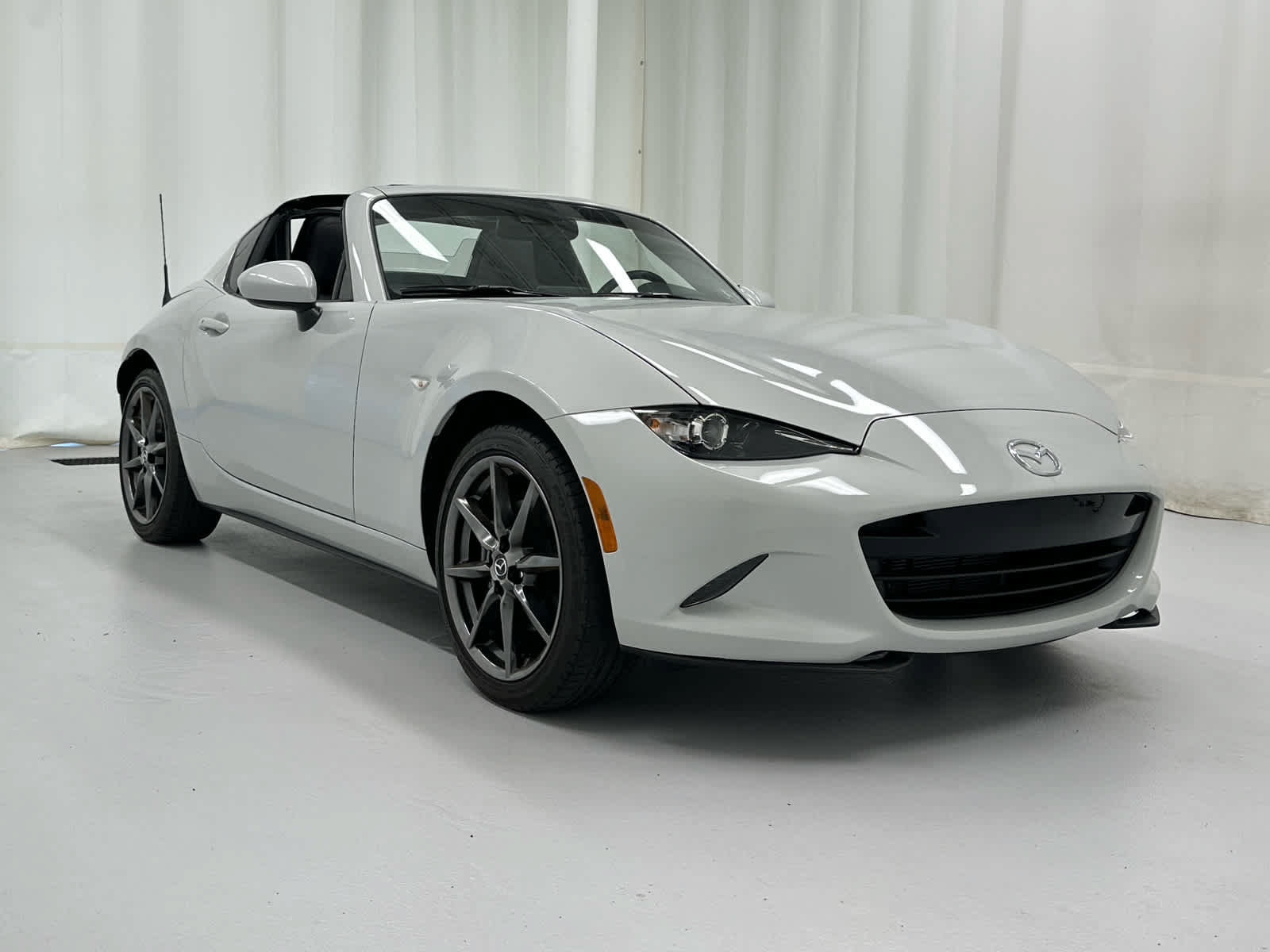 Used 2017 MAZDA MX-5 Miata RF Grand Touring RWD image 2