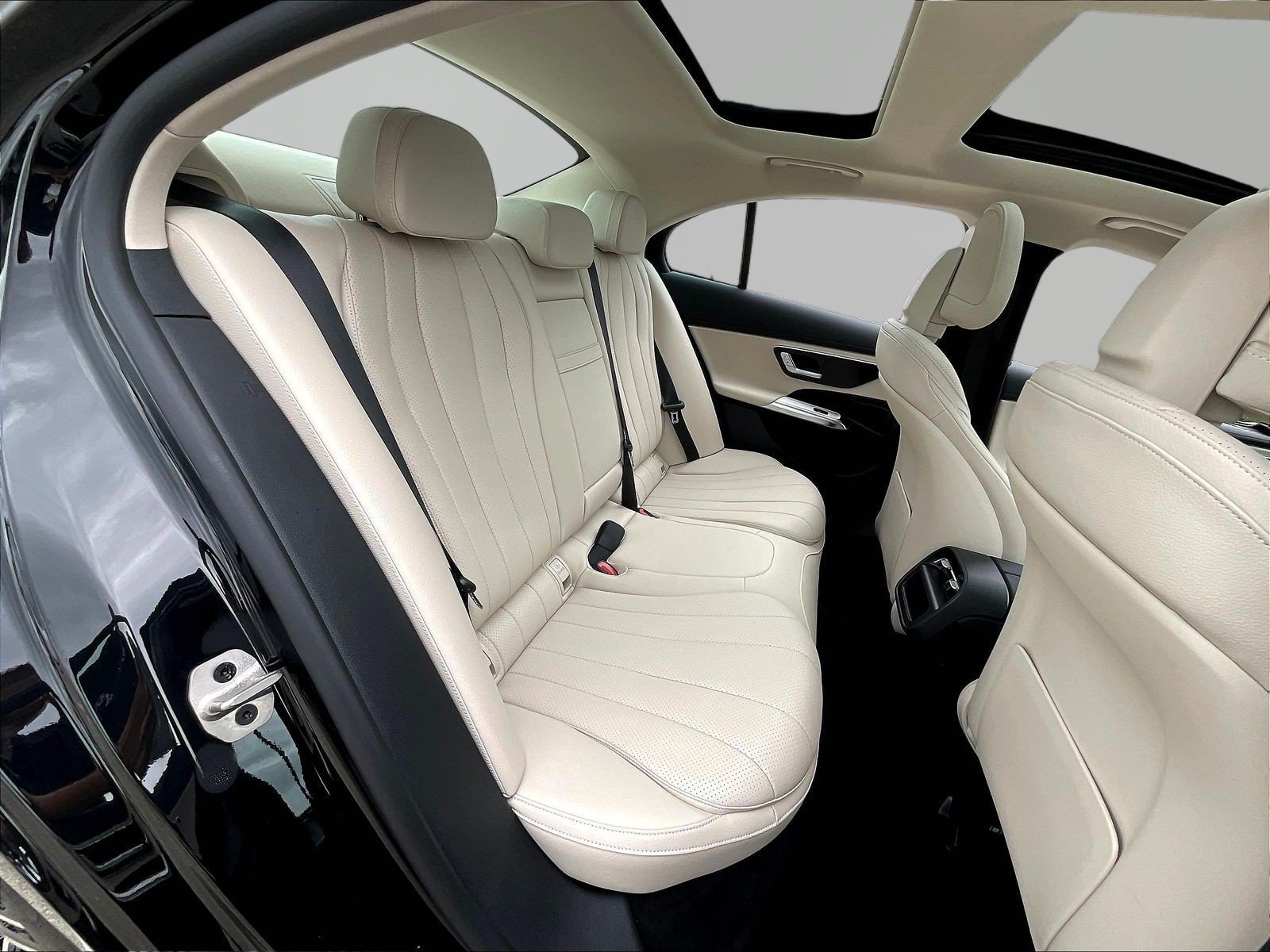 Certified 2025 Mercedes-Benz E 350 4MATIC Sedan image 25