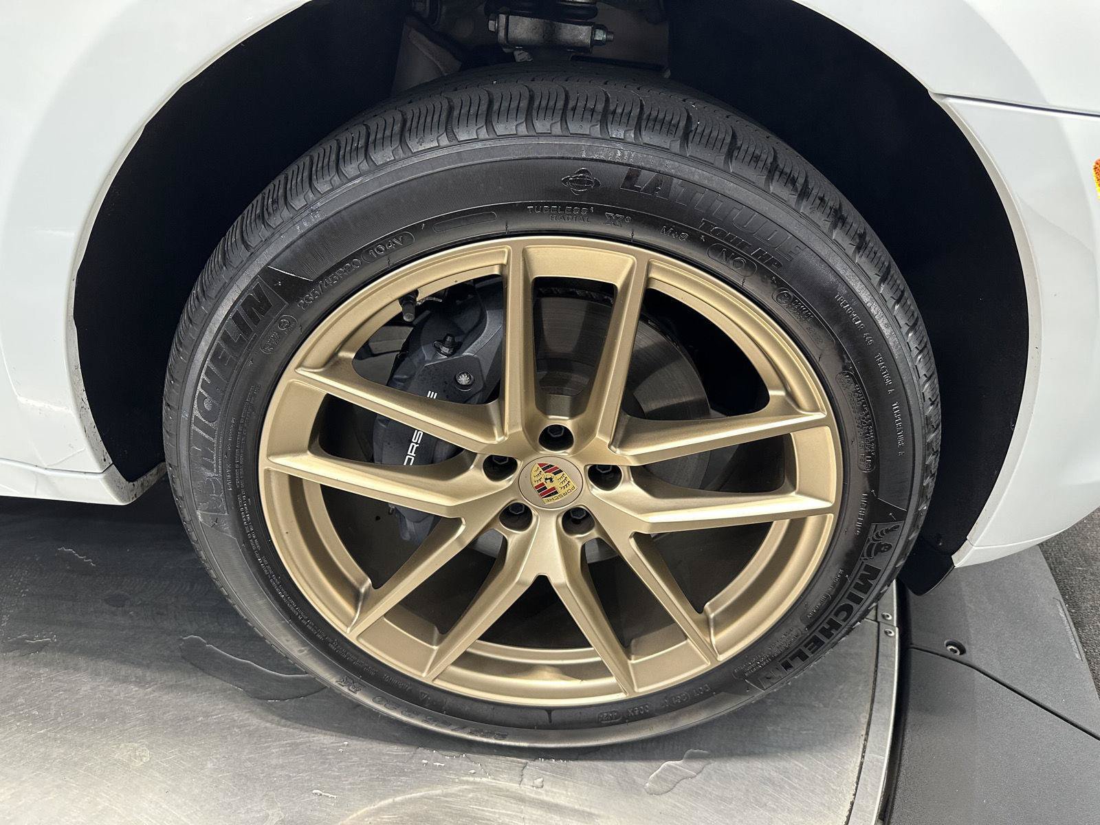 Certified 2025 Porsche Macan AWD/4WD image 14