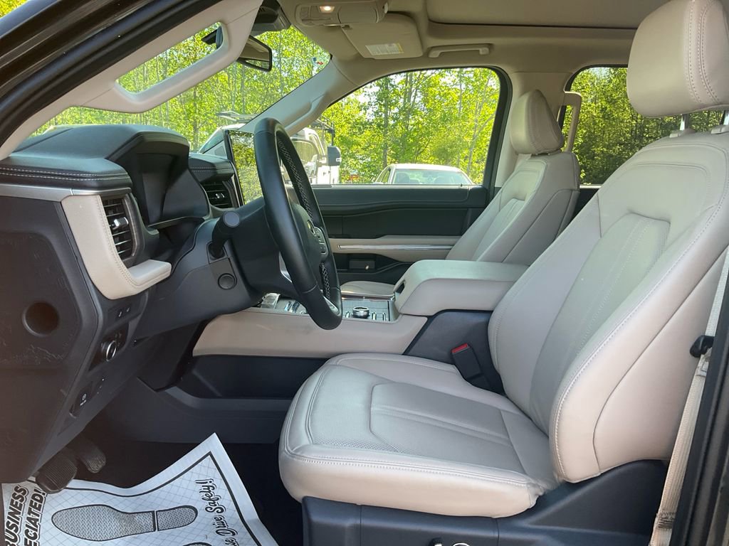 Used 2024 Ford Expedition Limited image 16