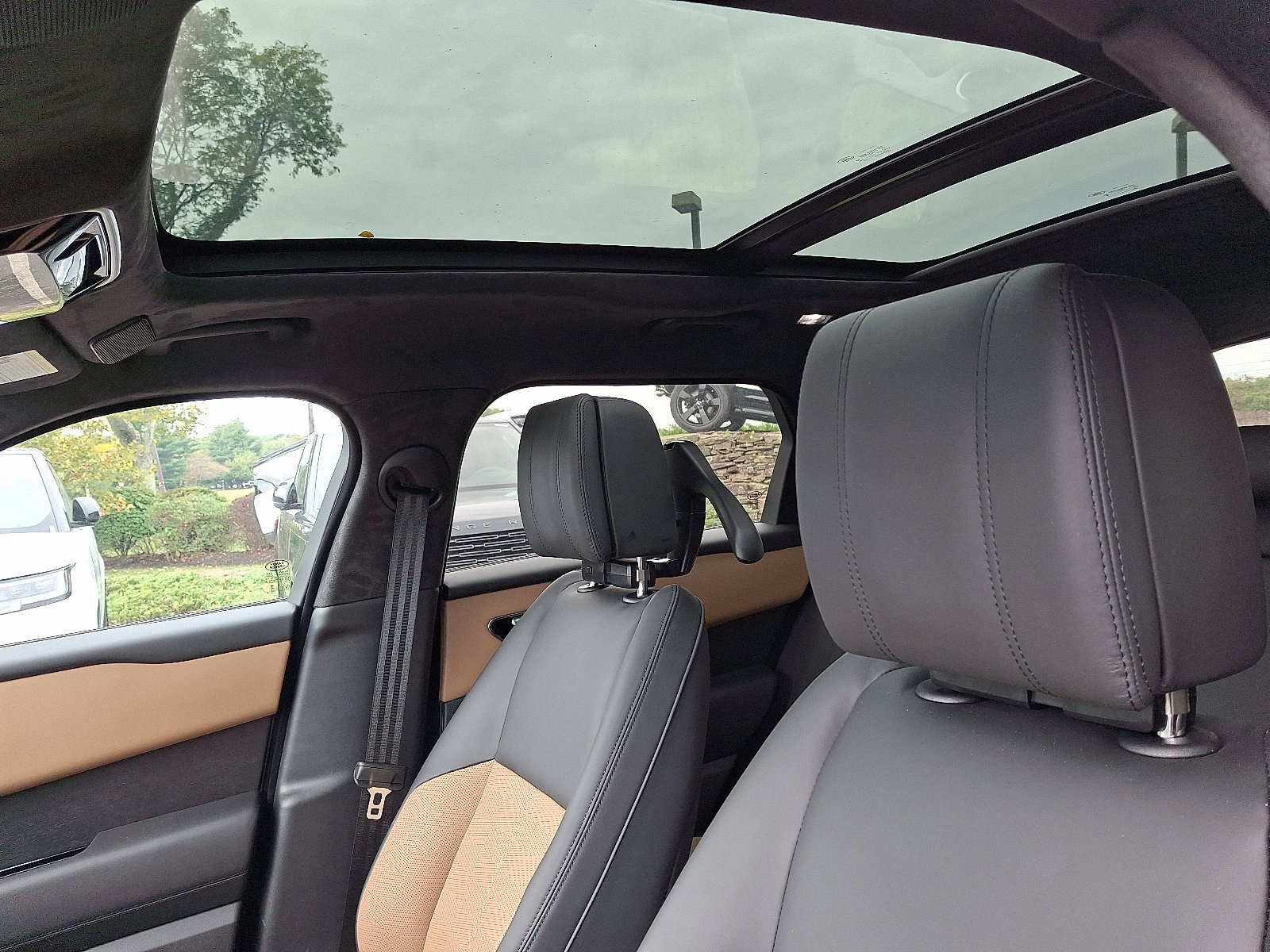 New 2026 Land Rover Range Rover Velar Autobiography image 9