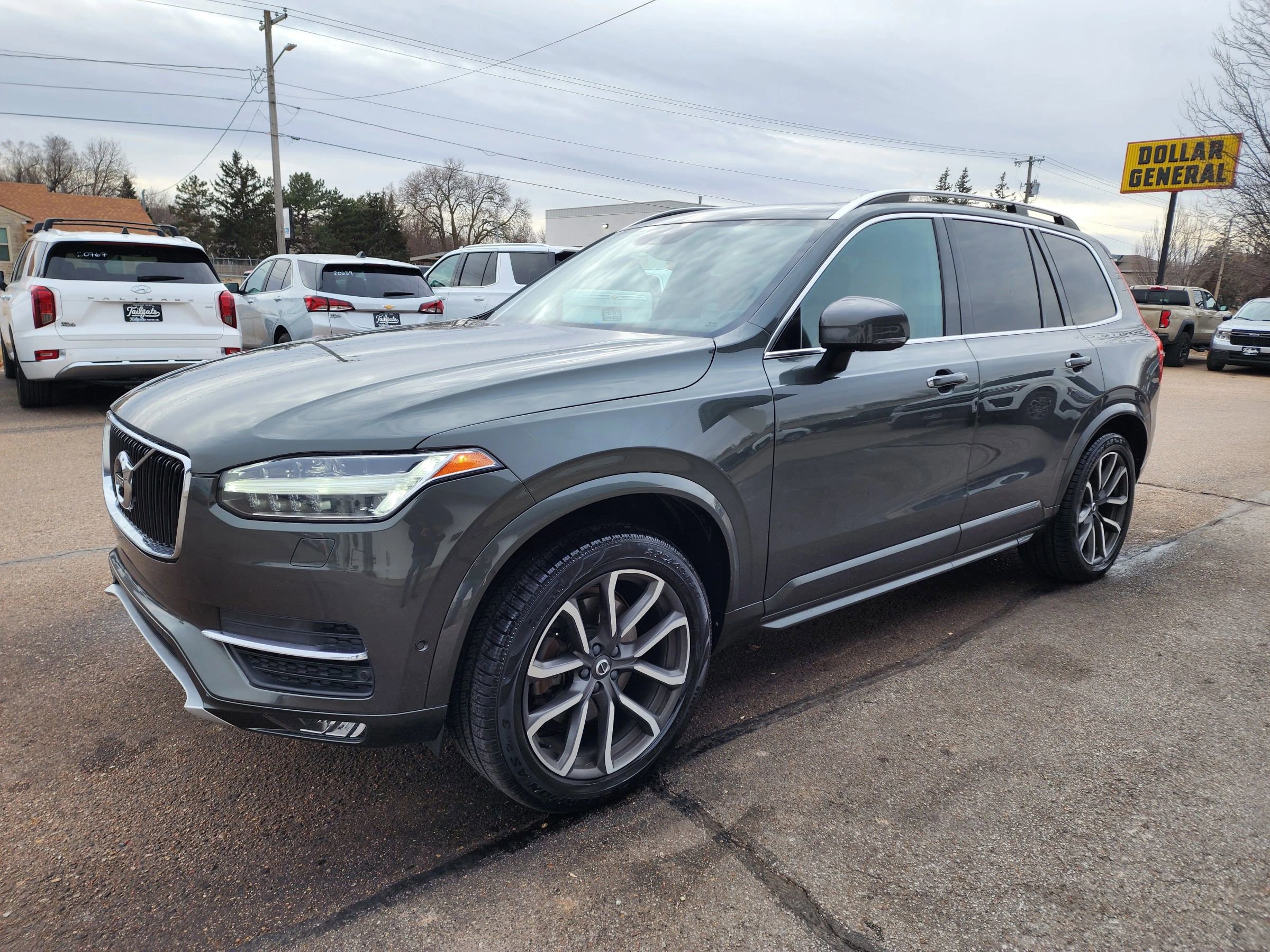 Used 2018 Volvo XC90 T6 Momentum w/ Convenience Package image 4
