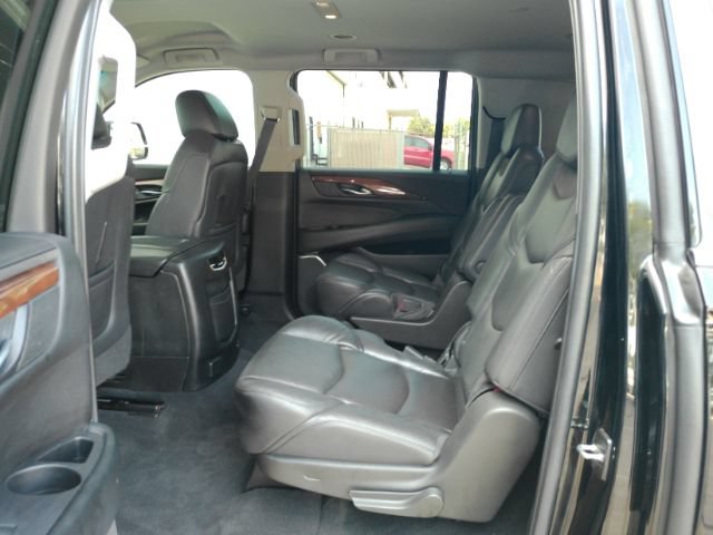 Used 2018 Cadillac Escalade ESV 4WD image 17
