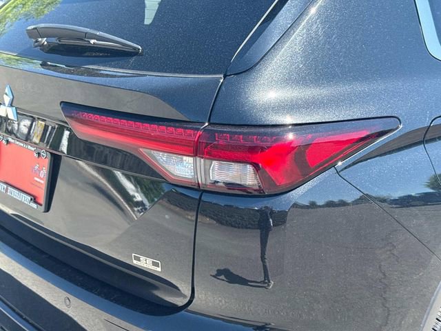 Used 2023 Mitsubishi Outlander SE FWD image 13