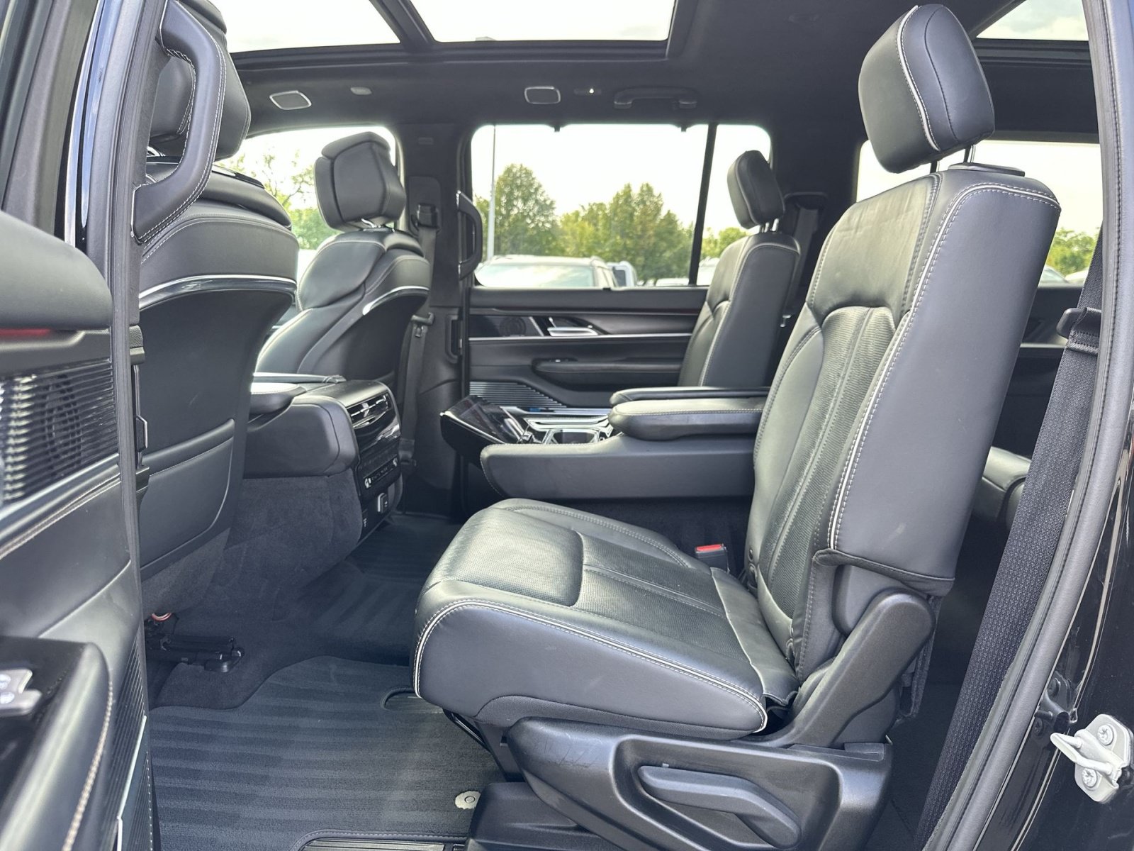 Used 2024 Jeep Grand Wagoneer L Series II w/ Quick Order Packagew 28T AWD/4WD image 26