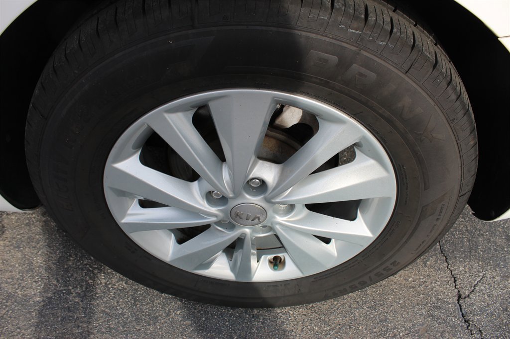 Used 2016 Kia Sedona LX w/ Option Group 020 image 16