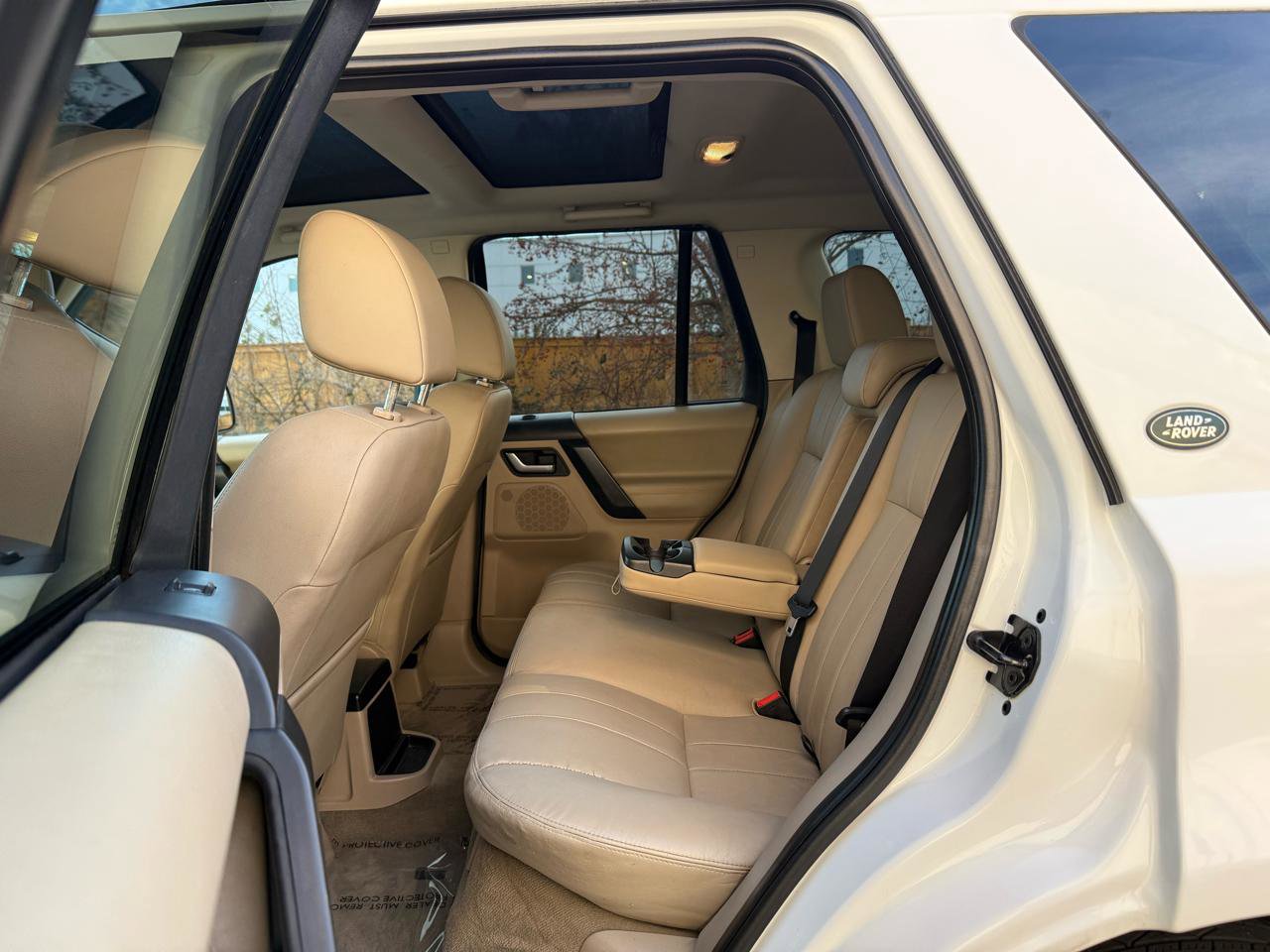 Used 2013 Land Rover LR2 image 17