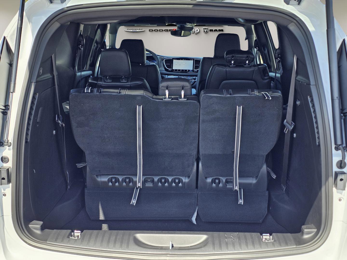 New 2026 Chrysler Pacifica Select image 11