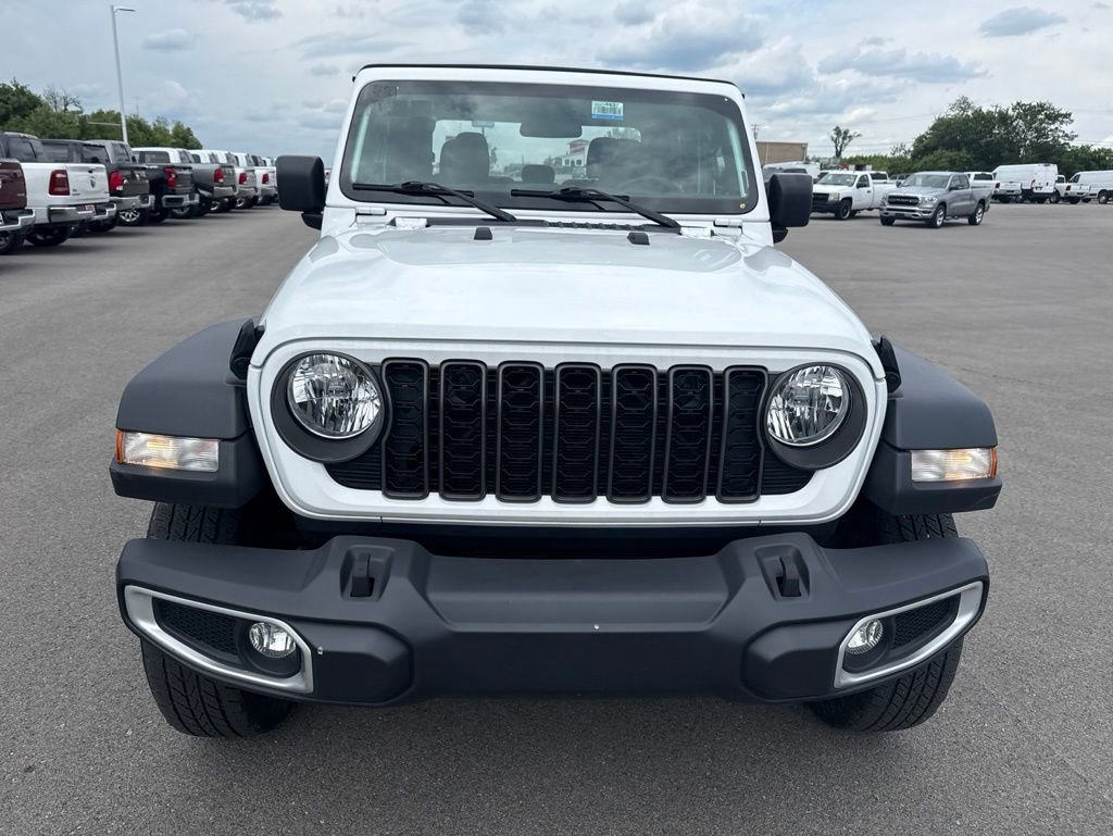 Used 2024 Jeep Gladiator Sport AWD/4WD image 2