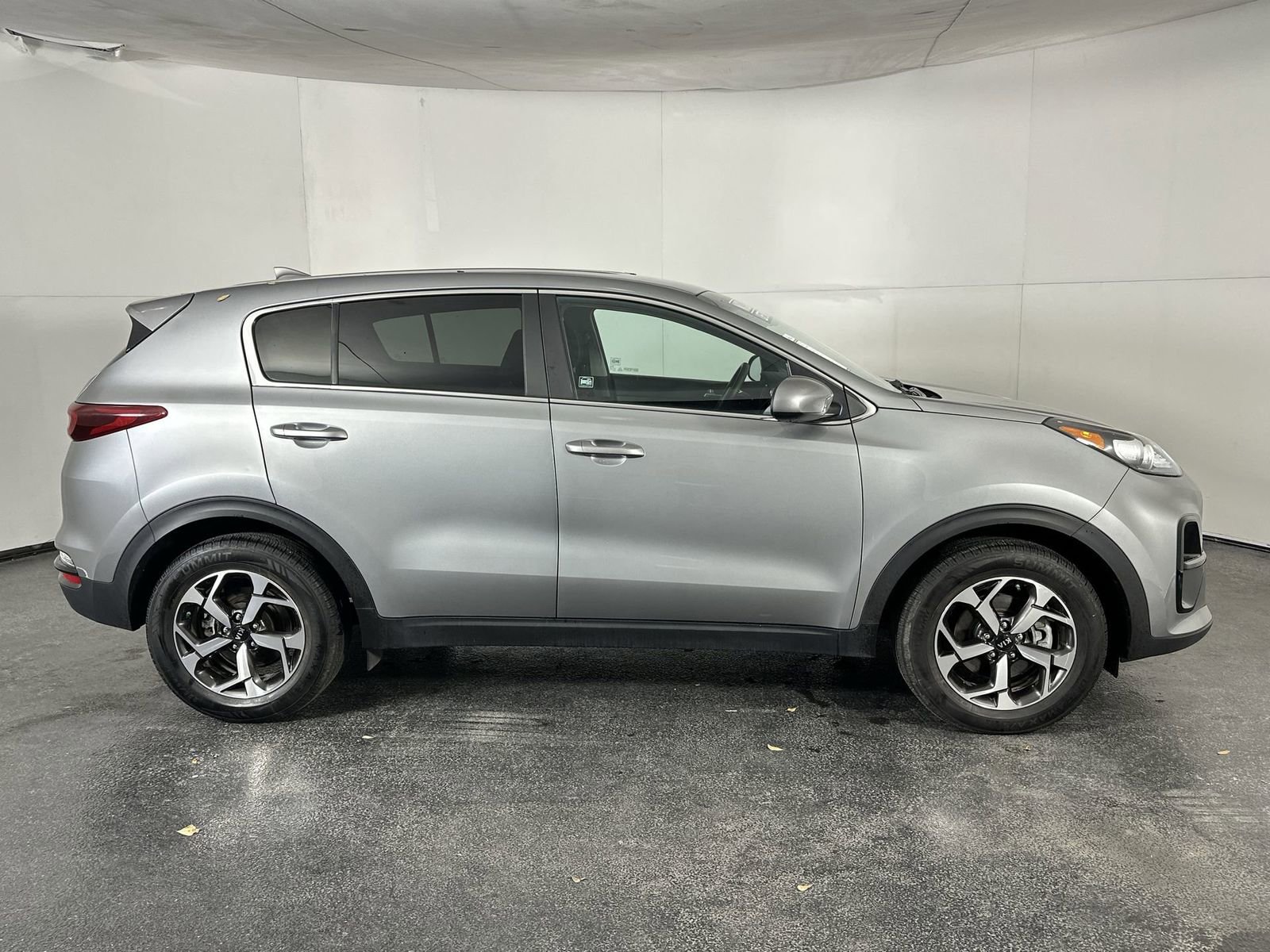 Used 2022 Kia Sportage LX image 9