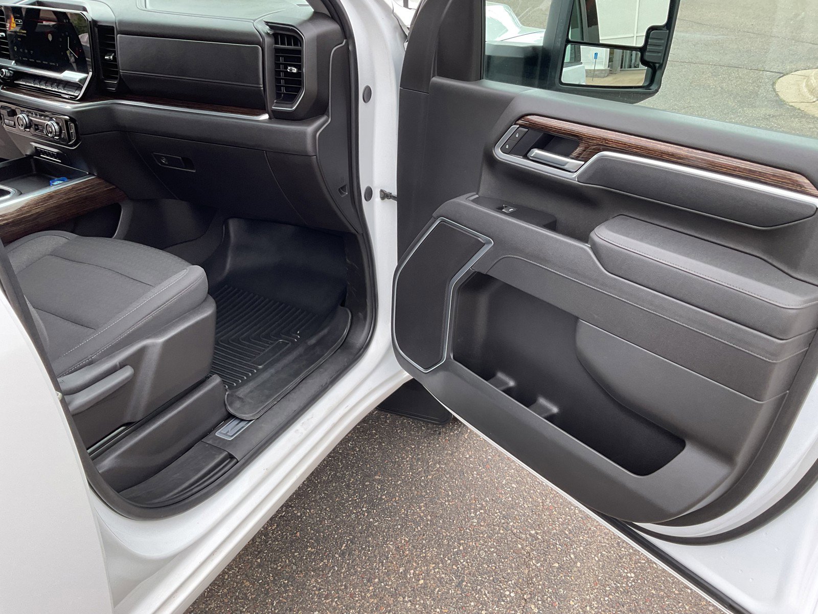 Used 2025 GMC Sierra 3500 SLE w/ SLE Convenience Package AWD/4WD image 31