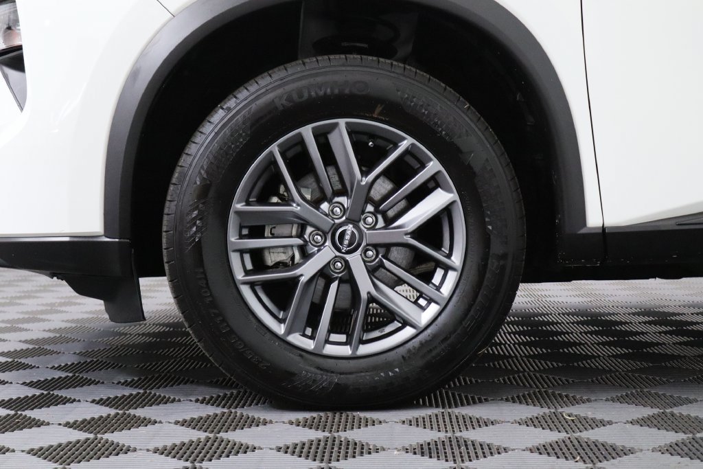 Used 2025 Nissan Rogue S AWD/4WD image 5