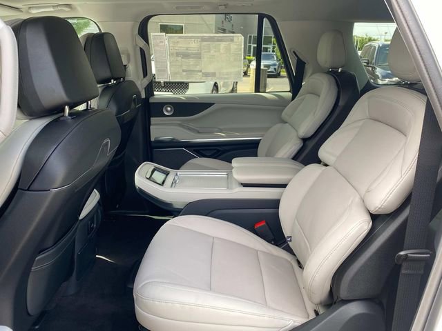 New 2026 Lincoln Navigator L Reserve w/ Jet Appearance Package AWD/4WD image 7