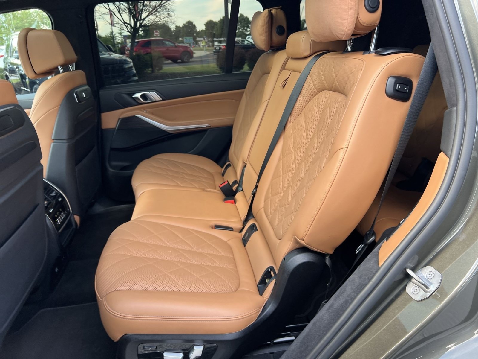 Used 2023 BMW X7 xDrive40i w/ M Sport Package AWD/4WD image 25