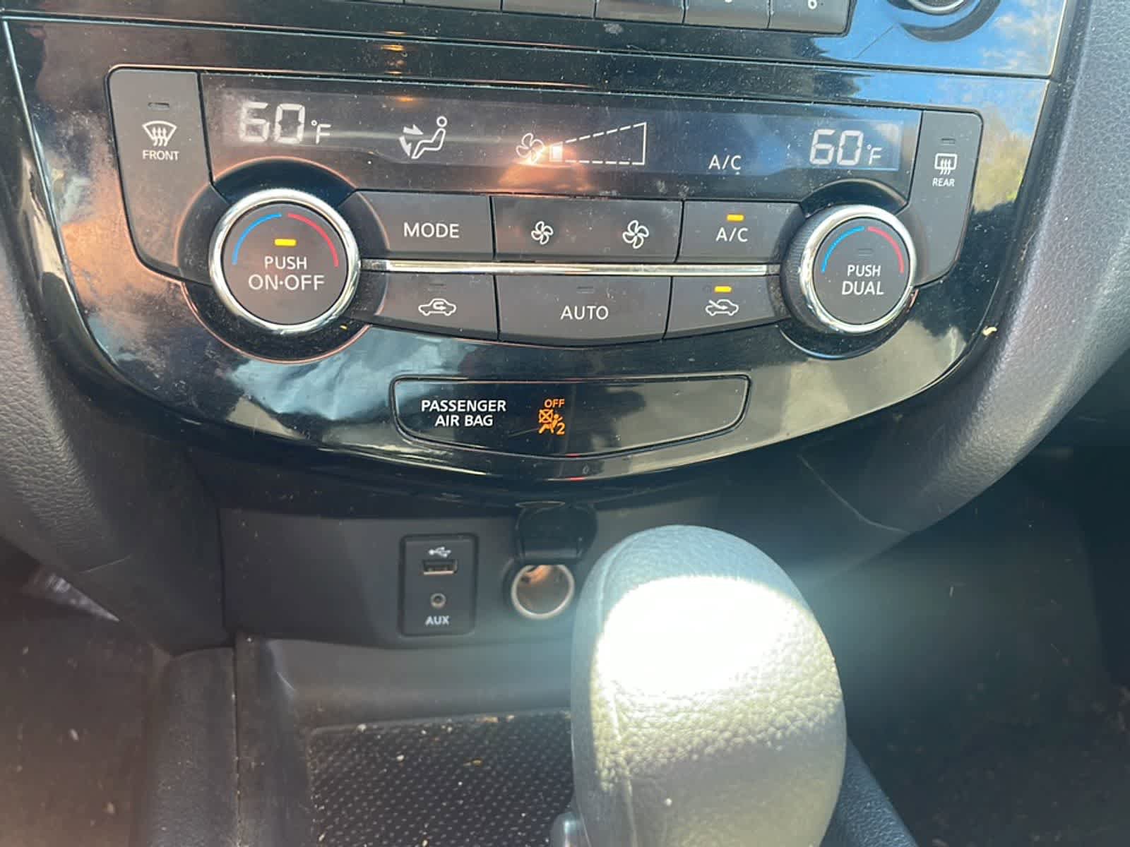 Used 2016 Nissan Rogue SV AWD/4WD image 15