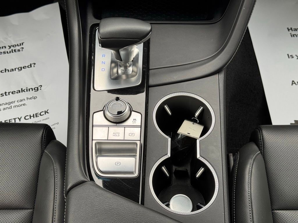 Used 2025 Genesis G70 2.5T image 38