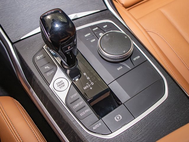 Certified 2022 BMW 330i xDrive Sedan w/ Driving Assistance Package image 19