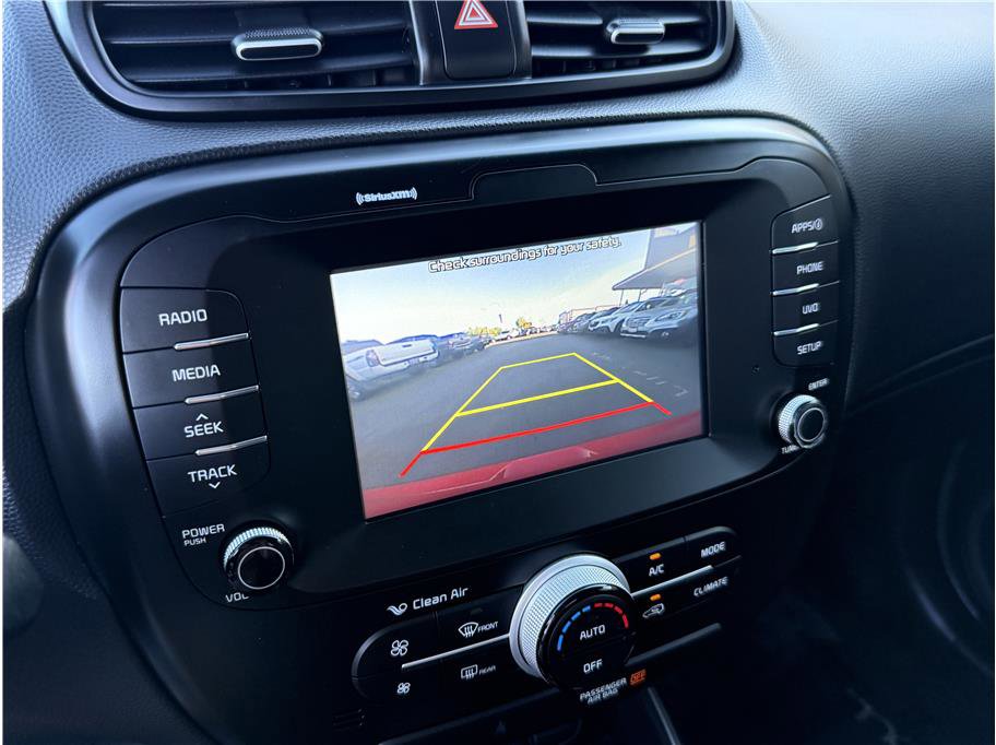 Used 2019 Kia Soul + image 11