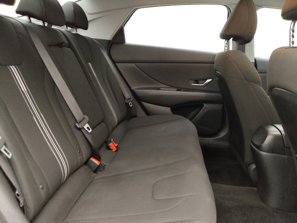 Used 2021 Hyundai Elantra SEL w/ Convenience + Premium Package FWD image 19