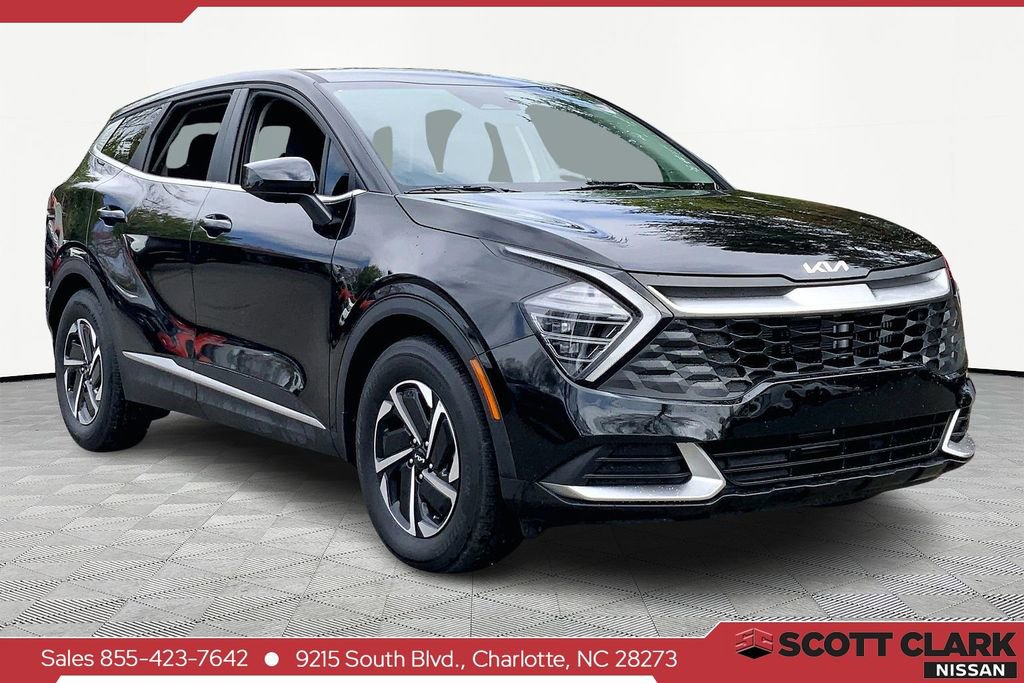 Used 2025 Kia Sportage LX image 1