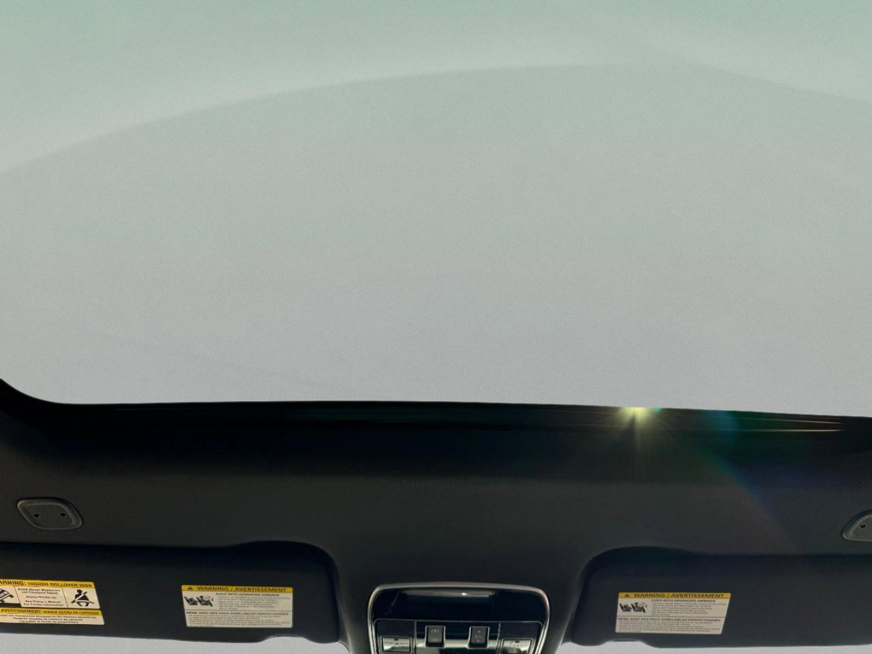 Used 2025 Land Rover Range Rover Sport SE image 12