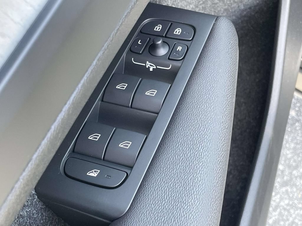 New 2026 Volvo XC40 B5 Plus w/ Climate Package AWD/4WD image 6