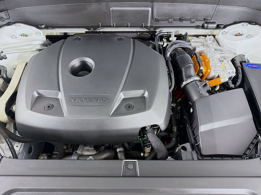 Certified 2023 Volvo XC90 T8 Plus AWD/4WD image 33