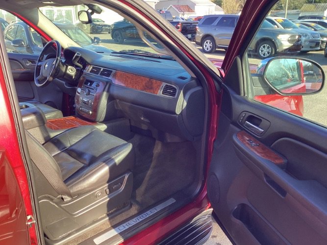 Used 2009 Chevrolet Suburban LTZ image 9