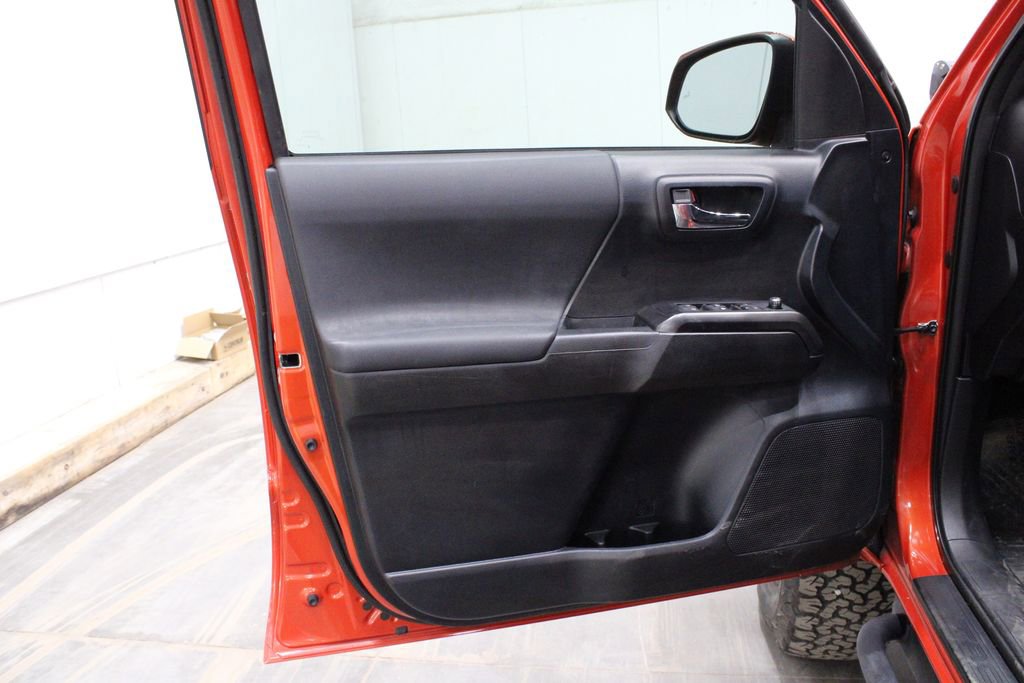 Used 2016 Toyota Tacoma TRD Sport image 15