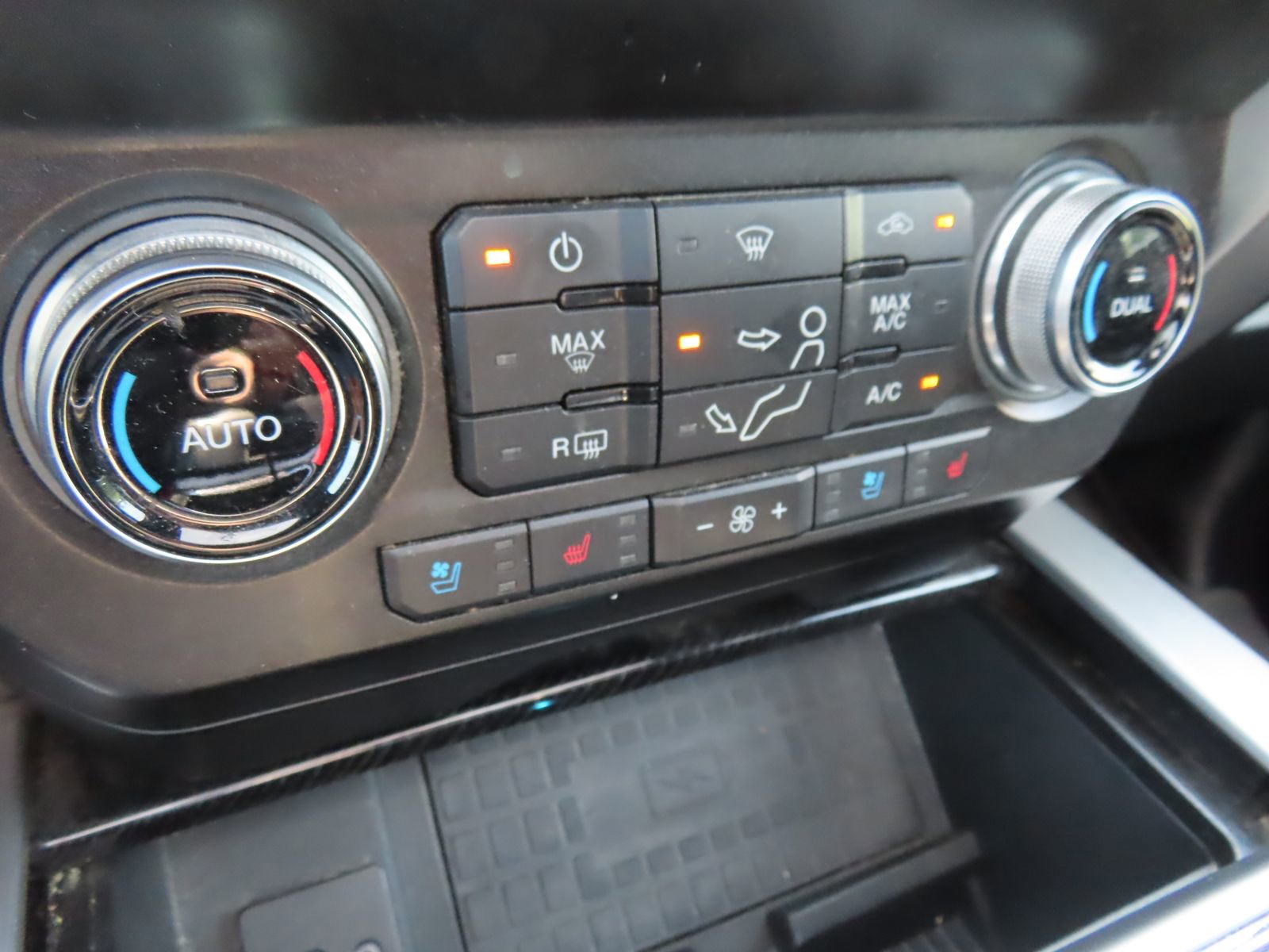 Used 2020 Ford F250 Platinum w/ FX4 Off-Road Package AWD/4WD image 27