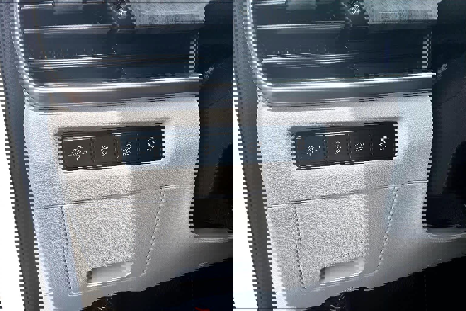 Used 2024 Kia Telluride EX w/ EX Captain's Chair Package image 35