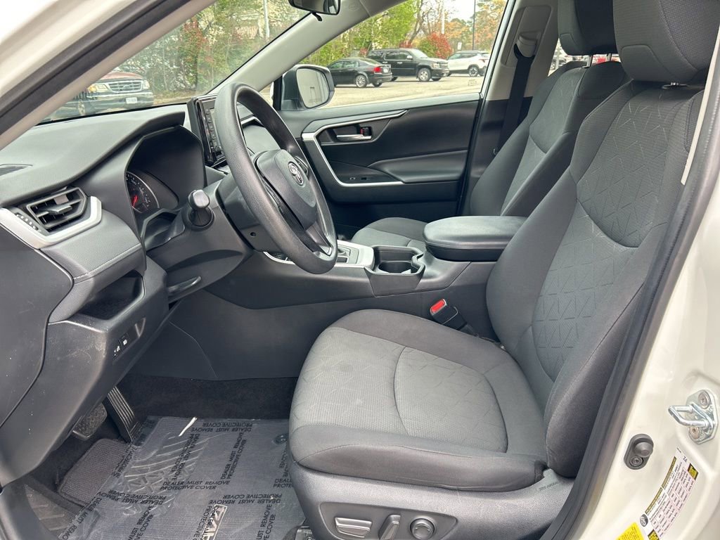 Used 2021 Toyota RAV4 XLE image 18