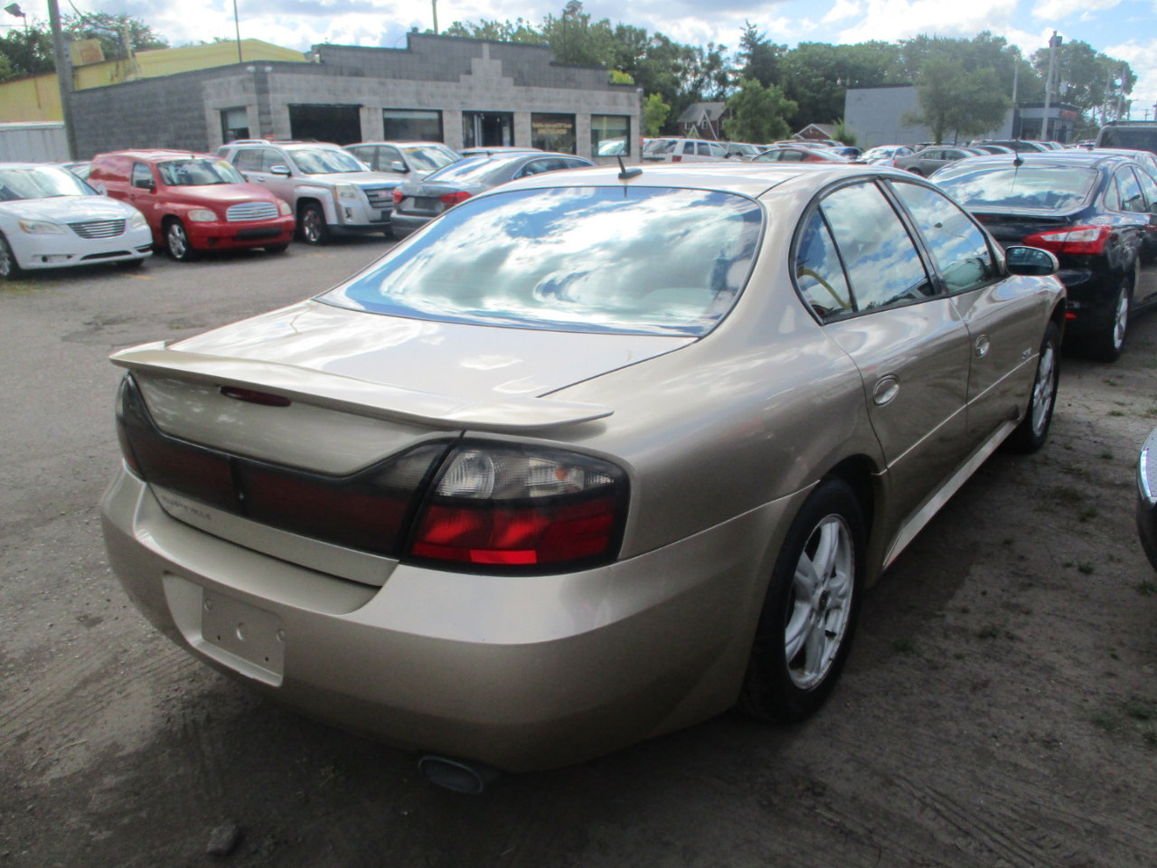 Used 2005 Pontiac Bonneville SLE image 6