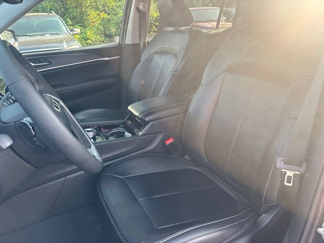 Used 2023 Jeep Grand Cherokee L Limited w/ Trailer Tow Group (B) AWD/4WD image 15