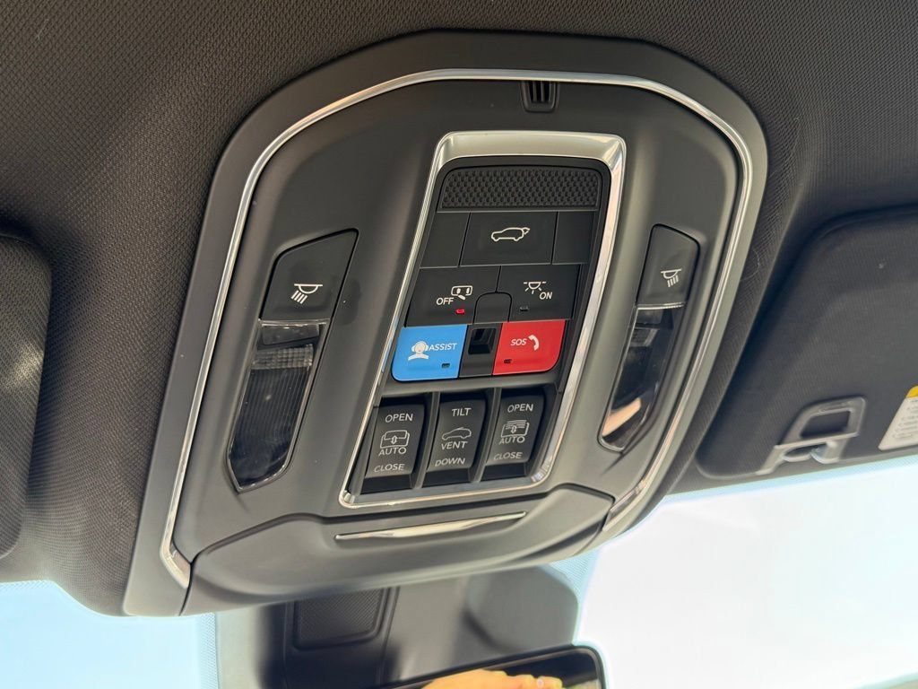 Used 2025 Jeep Grand Cherokee Summit AWD/4WD image 28
