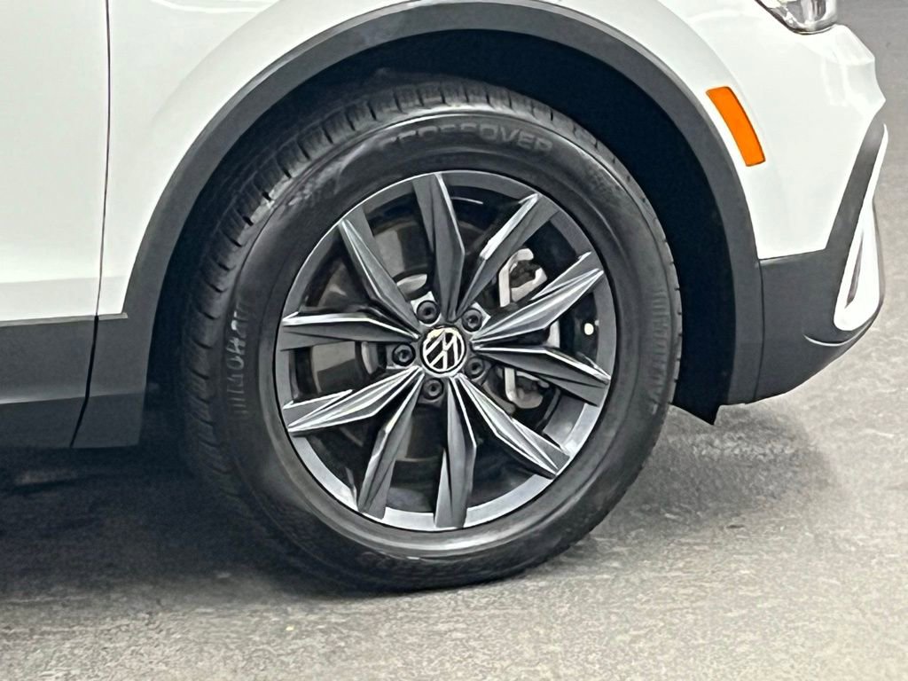 Used 2022 Volkswagen Tiguan SE w/ Panoramic Sunroof Package image 41