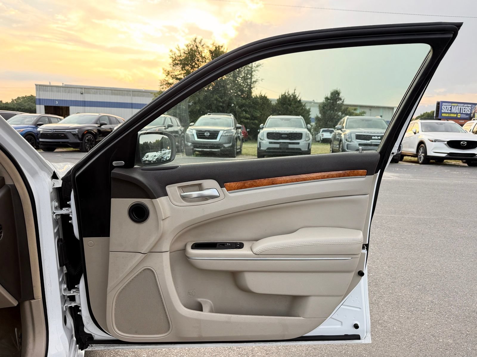 Used 2014 Chrysler 300 C RWD image 29
