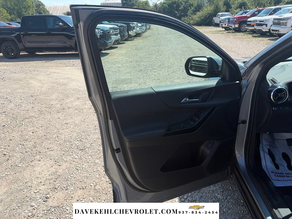 Used 2026 Chevrolet Equinox LT w/ Convenience Package II FWD image 9